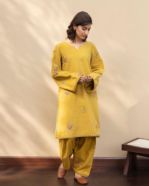 Zarqoon | 2-Piece Stitched Winter Outfit