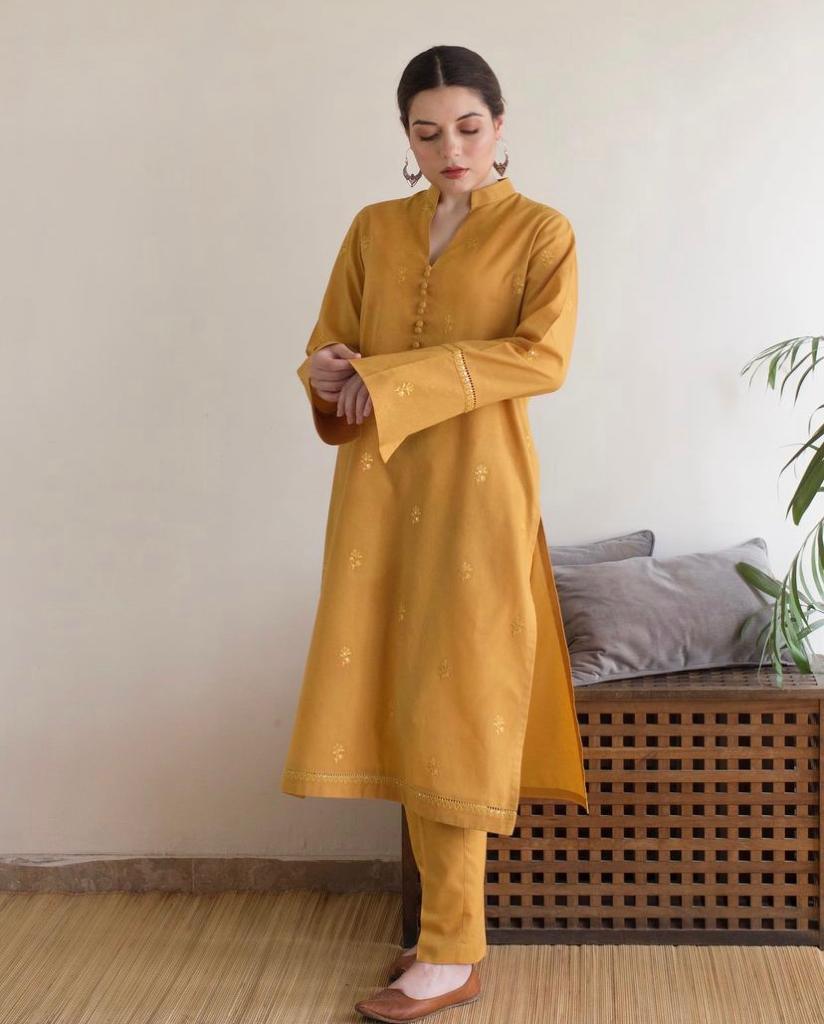 Saffron | 3 Piece-Stitched Dress - Garoor